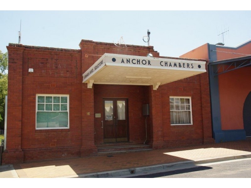 16 SWIFT STREET, Wellington NSW 2820