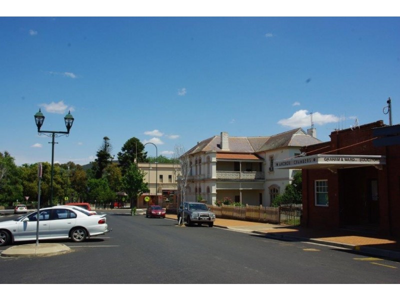 16 SWIFT STREET, Wellington NSW 2820
