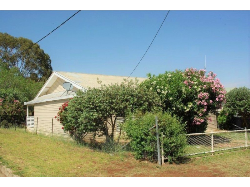 9 Dibbs Street, Wellington NSW 2820