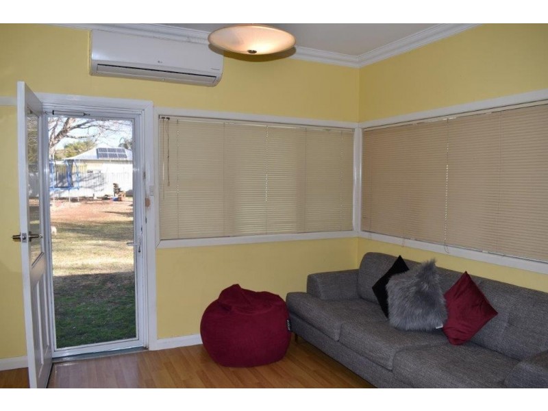 121 Gisborne Street, Wellington NSW 2820