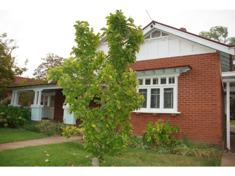 6 Warne Street, Wellington NSW 2820