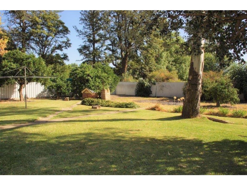 6 Warne Street, Wellington NSW 2820