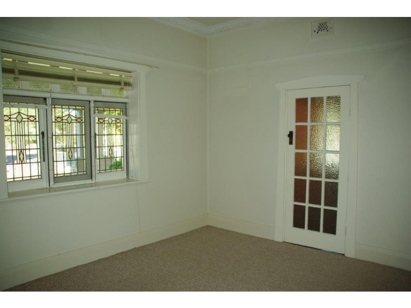 6 Warne Street, Wellington NSW 2820