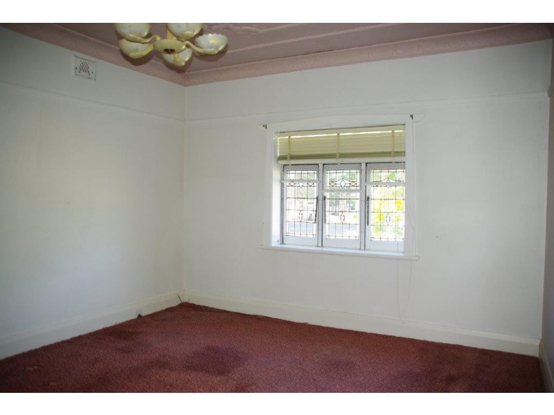 6 Warne Street, Wellington NSW 2820