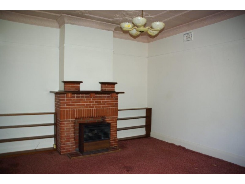 6 Warne Street, Wellington NSW 2820