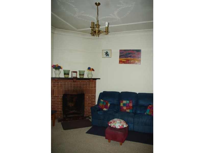 6 Warne Street, Wellington NSW 2820