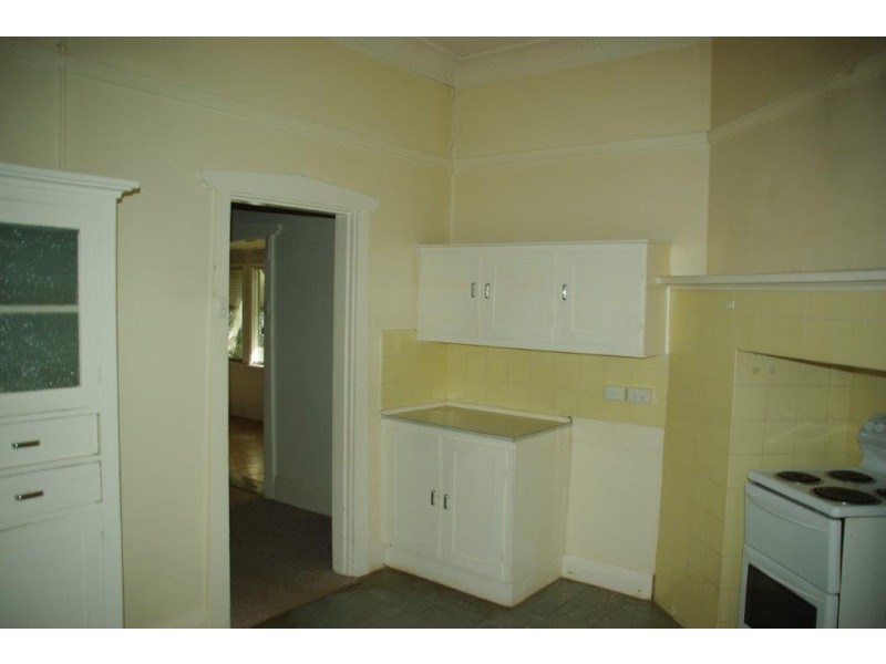 6 Warne Street, Wellington NSW 2820