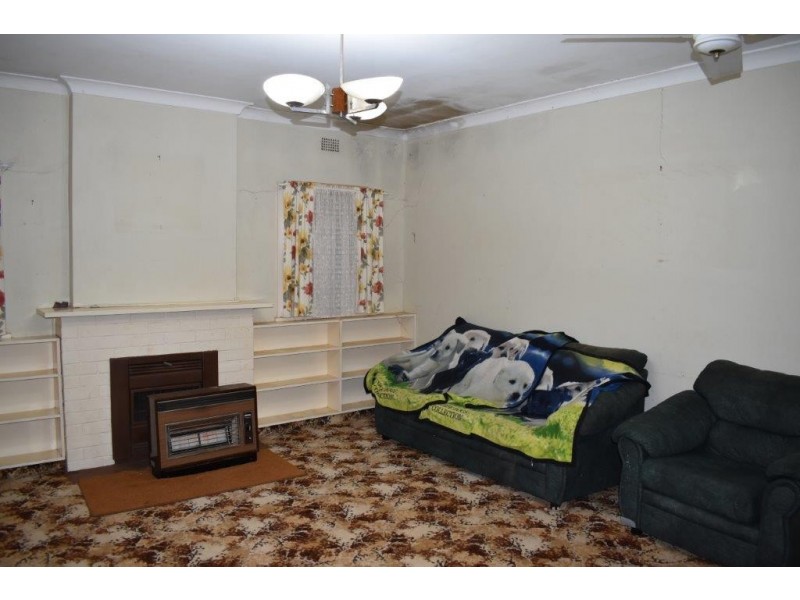 117 GISBORNE STREET, Wellington NSW 2820