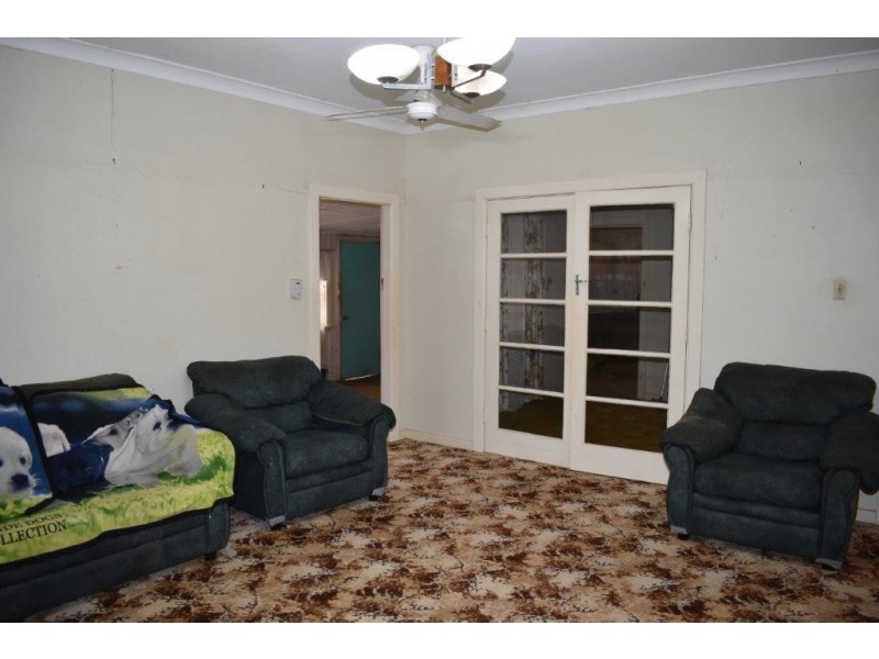 117 GISBORNE STREET, Wellington NSW 2820