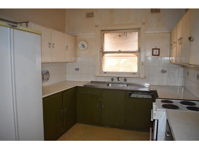 117 GISBORNE STREET, Wellington NSW 2820