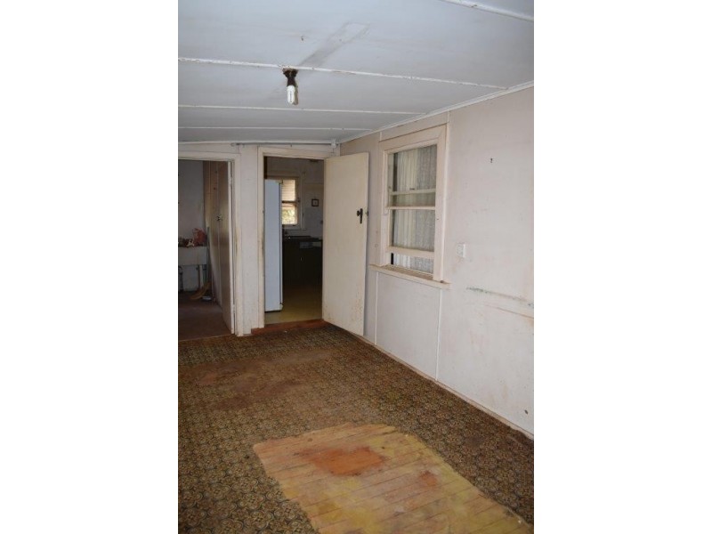 117 GISBORNE STREET, Wellington NSW 2820