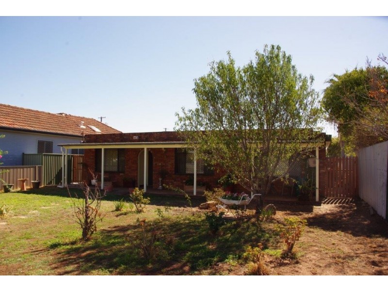 4 Dibbs Street, Wellington NSW 2820