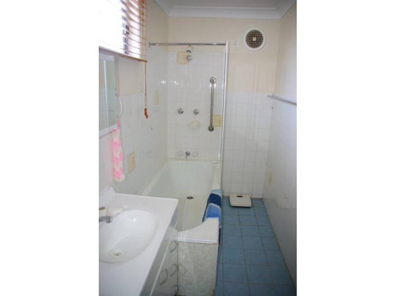 4 Dibbs Street, Wellington NSW 2820