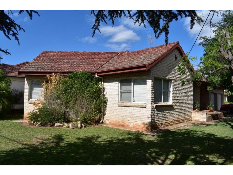 83 Gobolion Street, Wellington NSW 2820