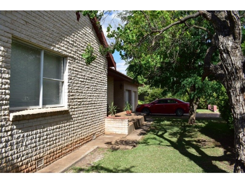 83 Gobolion Street, Wellington NSW 2820