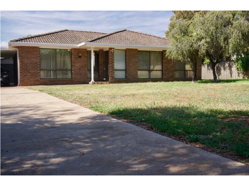 4 Hawkins Street, Wellington NSW 2820