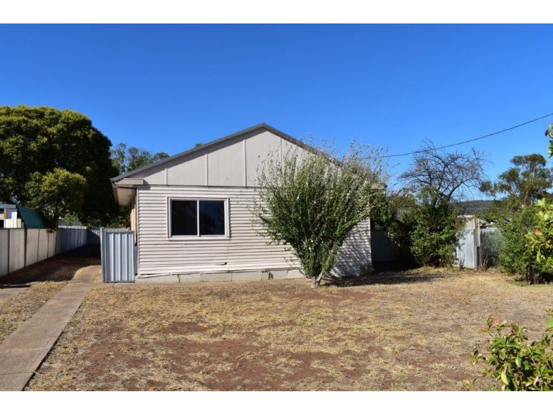 35 Hawkins Street, Wellington NSW 2820