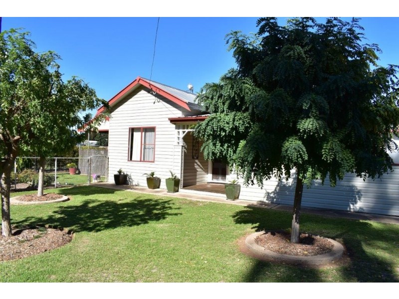 33 King Street Yeoval via, Wellington NSW 2820
