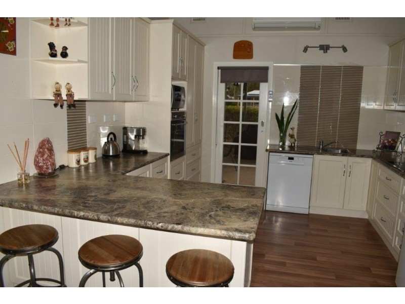 33 King Street Yeoval via, Wellington NSW 2820