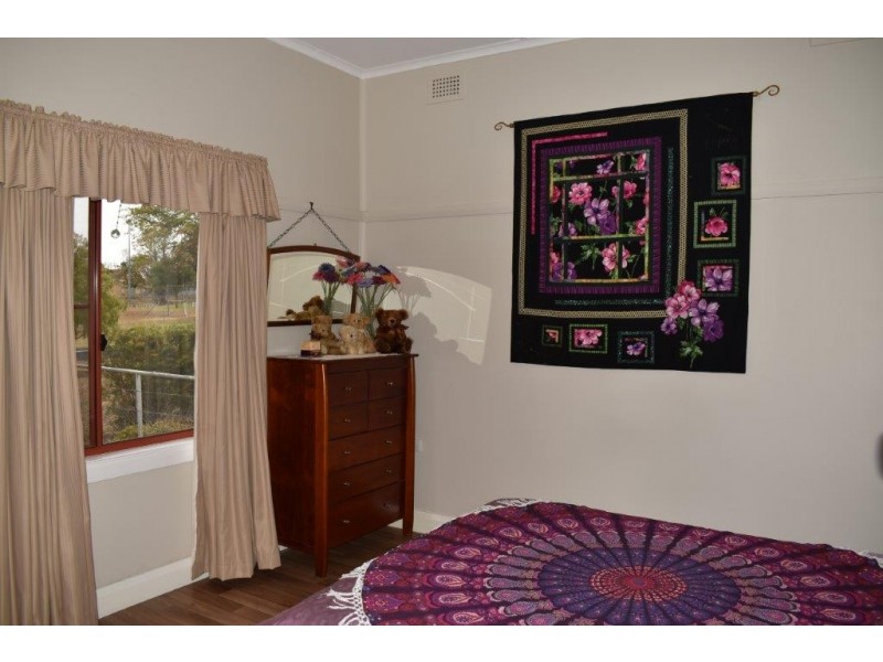 33 King Street Yeoval via, Wellington NSW 2820