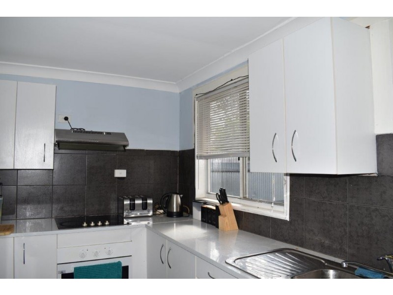 8 Railway Avenue, Wellington NSW 2820
