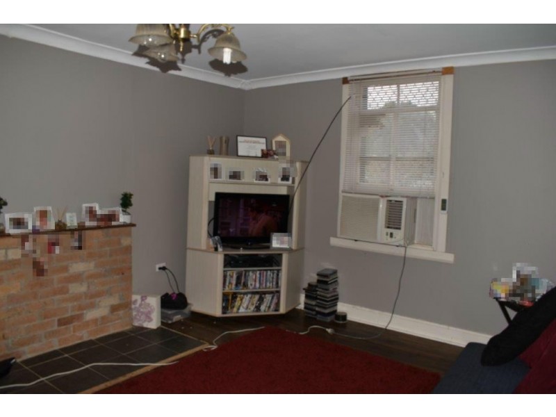8 Railway Avenue, Wellington NSW 2820