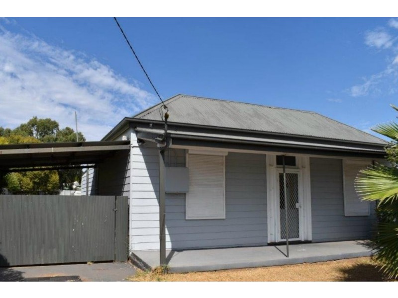 8 Railway Avenue, Wellington NSW 2820