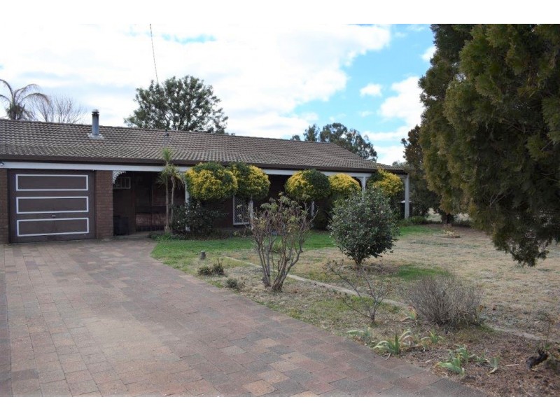 62 Montefiores Street, Wellington NSW 2820