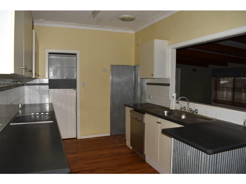 10 King Street Yeoval via, Wellington NSW 2820