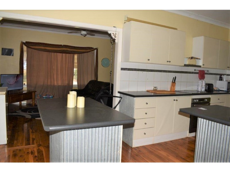 10 King Street Yeoval via, Wellington NSW 2820