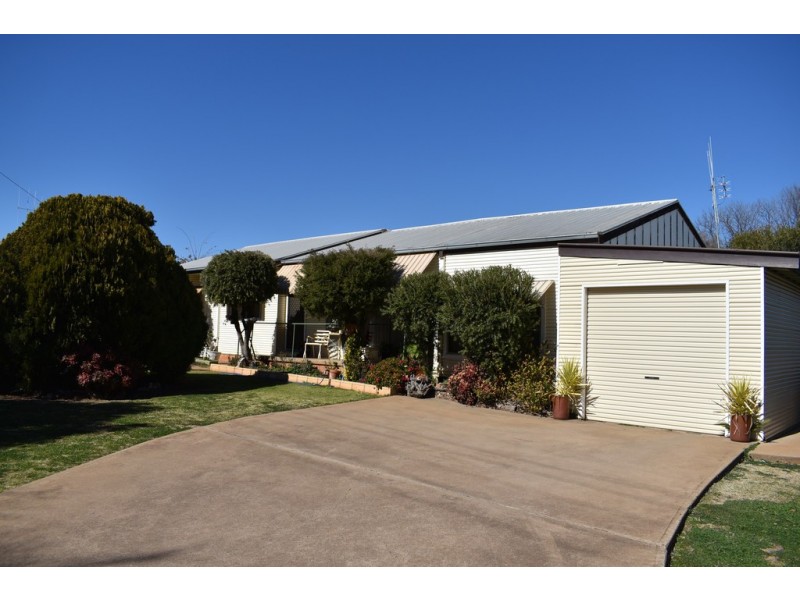 33 CLIVE STREET, Wellington NSW 2820
