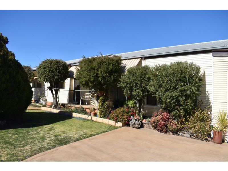 33 CLIVE STREET, Wellington NSW 2820