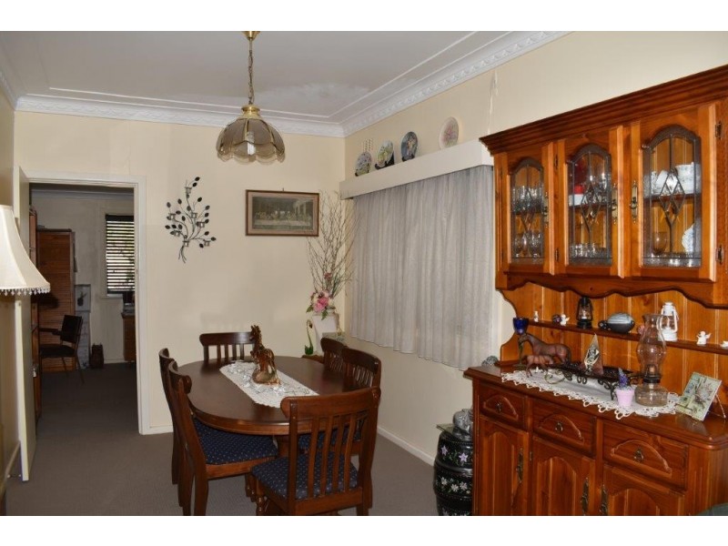 33 CLIVE STREET, Wellington NSW 2820