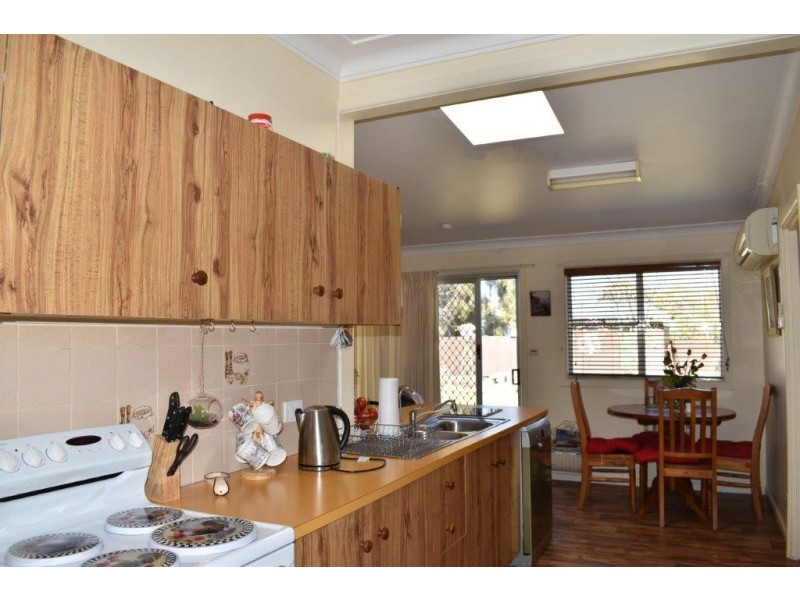 33 CLIVE STREET, Wellington NSW 2820