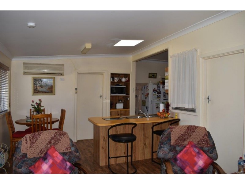 33 CLIVE STREET, Wellington NSW 2820