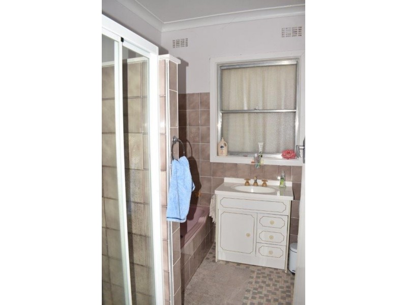 33 CLIVE STREET, Wellington NSW 2820
