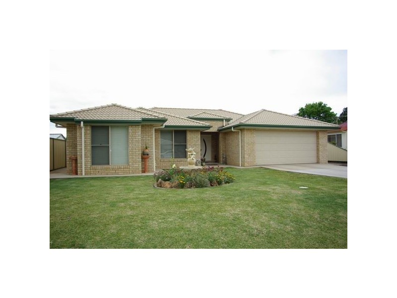 2 Ford Street, Wellington NSW 2820
