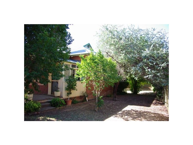 80 Gisborne Street, Wellington NSW 2820