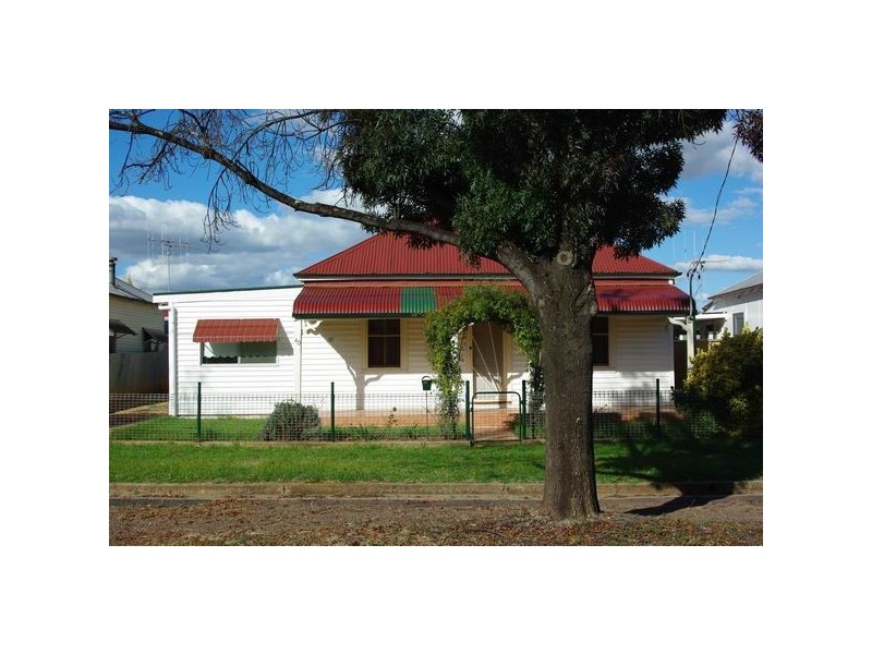 40 Simpson Street, Wellington NSW 2820