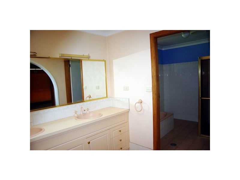 31 Montefiores Street, Wellington NSW 2820