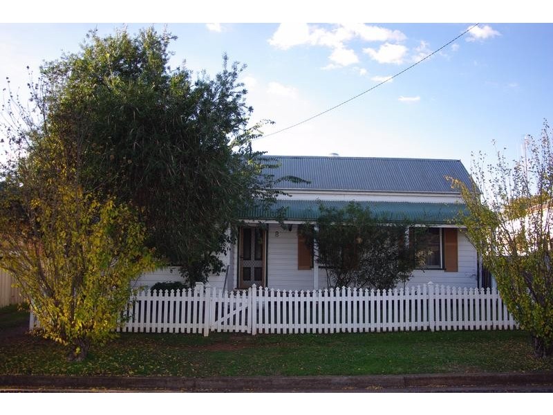8  Clive Street, Wellington NSW 2820