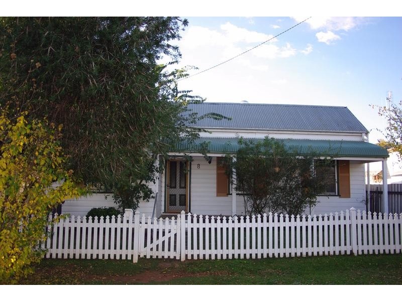 8  Clive Street, Wellington NSW 2820