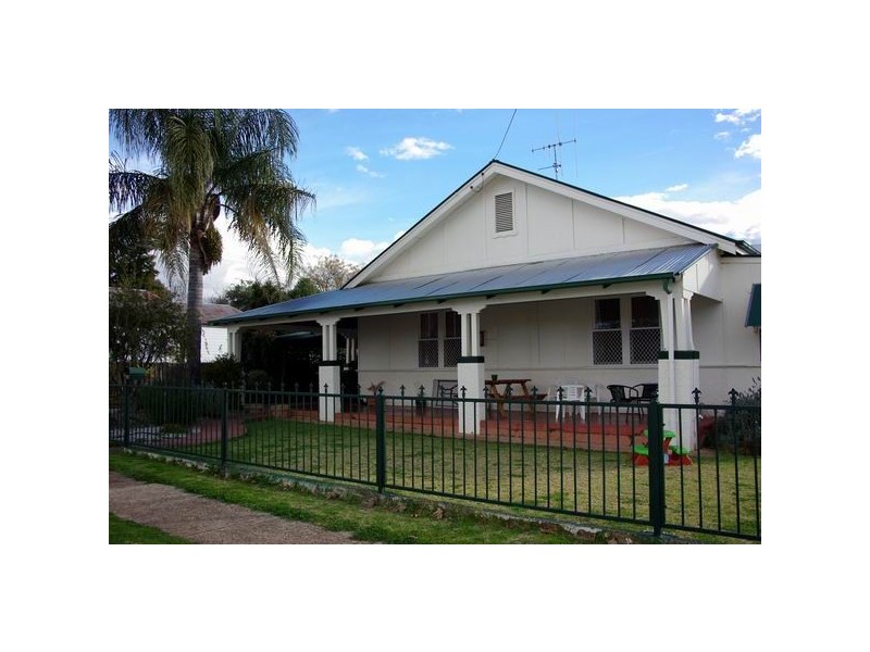 35 Simpson Street, Wellington NSW 2820