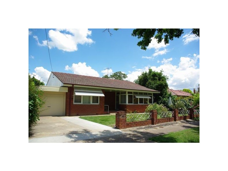 17 Gisborne Street, Wellington NSW 2820