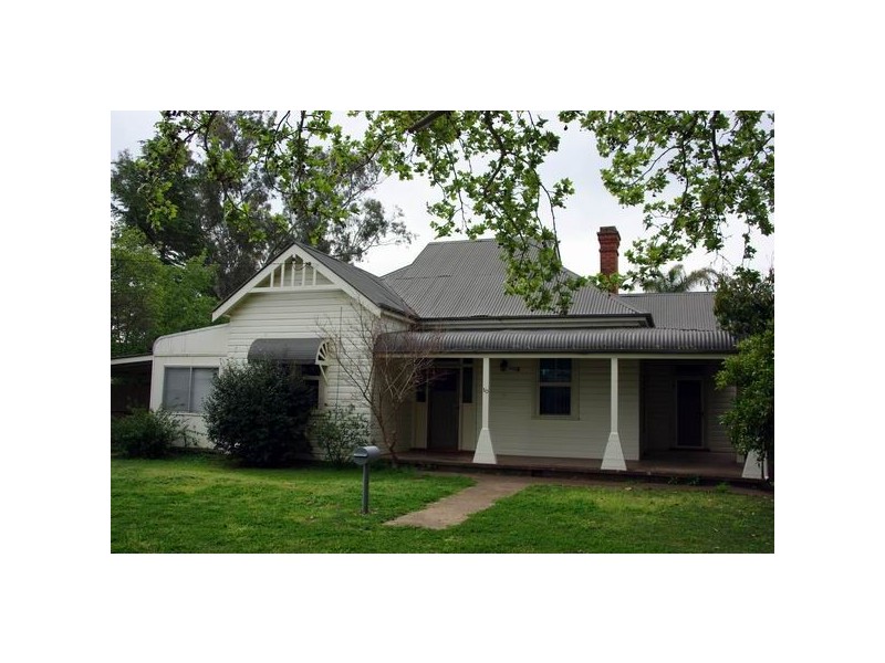 10 Whiteley Street, Wellington NSW 2820