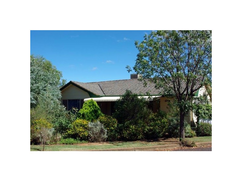 110 Maxwell Street, Wellington NSW 2820