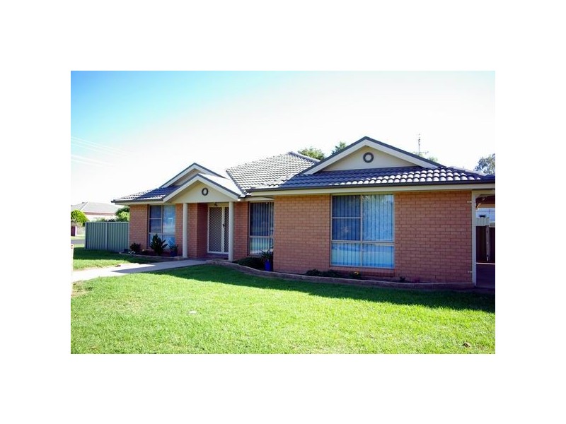 2 Tristania Street, Wellington NSW 2820