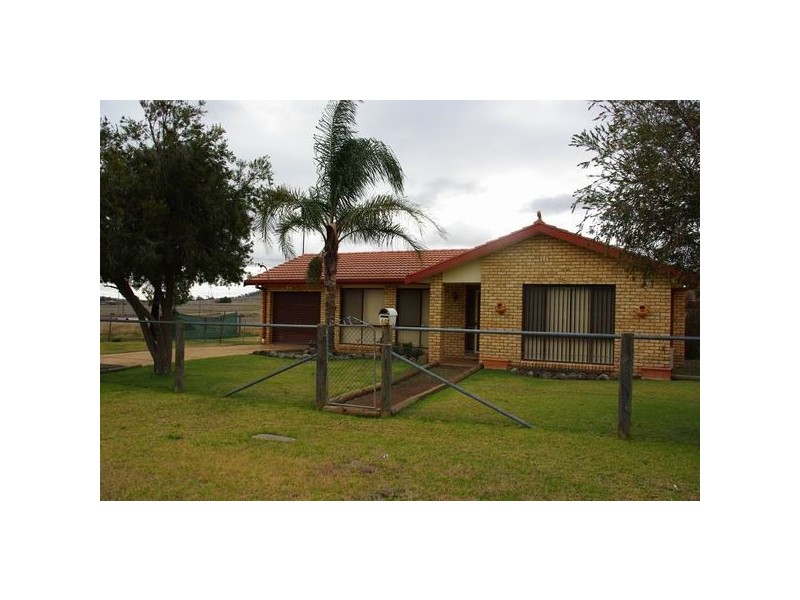 40 Barton Street, Wellington NSW 2820