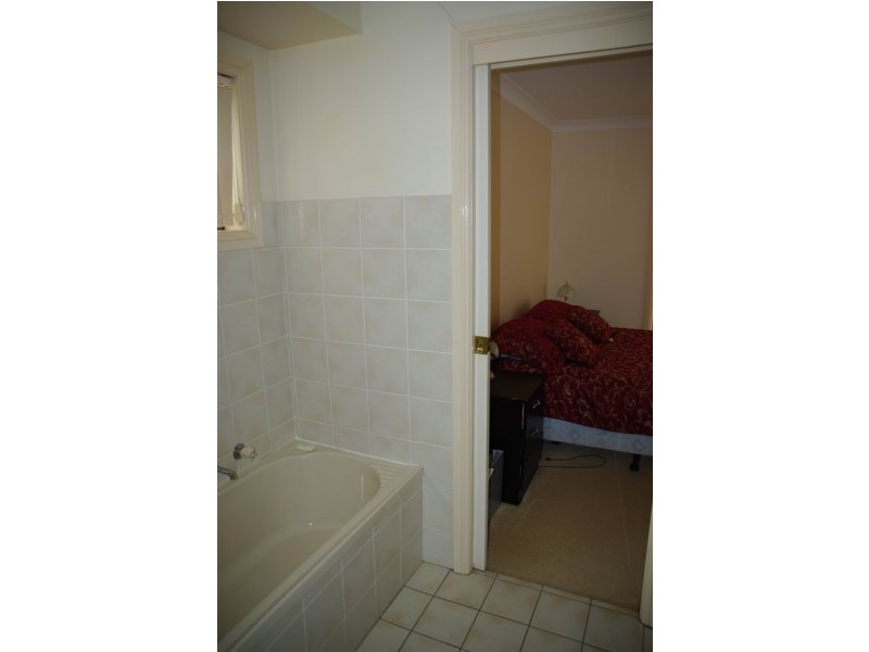 40 Barton Street, Wellington NSW 2820