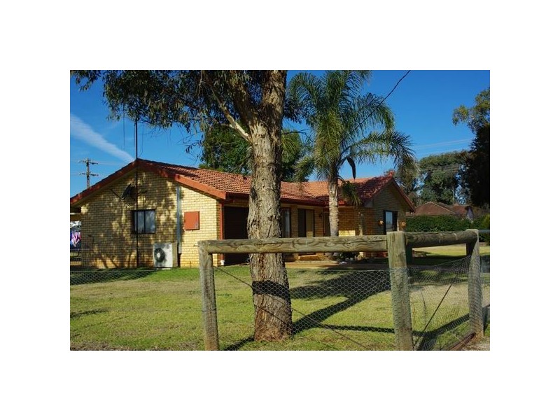 40 Barton Street, Wellington NSW 2820